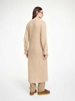 Stylish outfit featuring the Cimonello Maxi Cardigan in Twill Beige, perfect for layering.