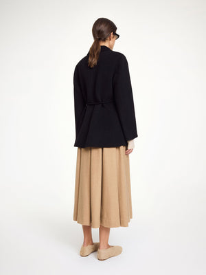 Styled fit of the Hellen Blazer in Black, perfect for cool weather, paired with a chic outfit by By Malene Birger.