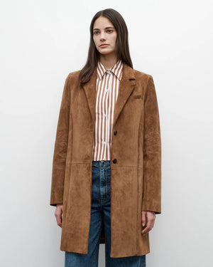 Detail shot of the Easy Car Coat in Martora, featuring the chest welt pocket and side-seam pockets.