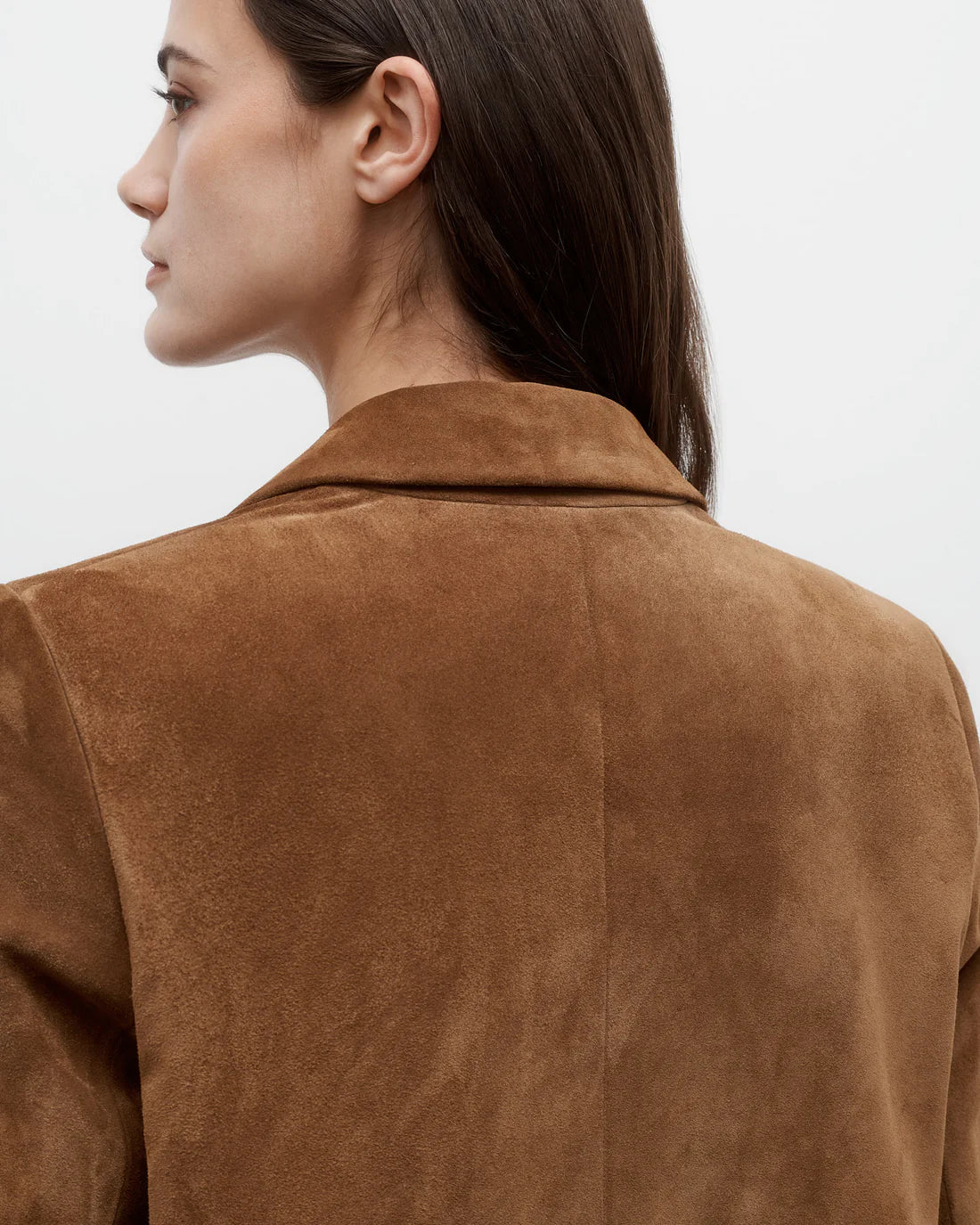 Fashionable display of the Easy Car Coat in Martora, styled with complementary accessories to enhance its refined look.