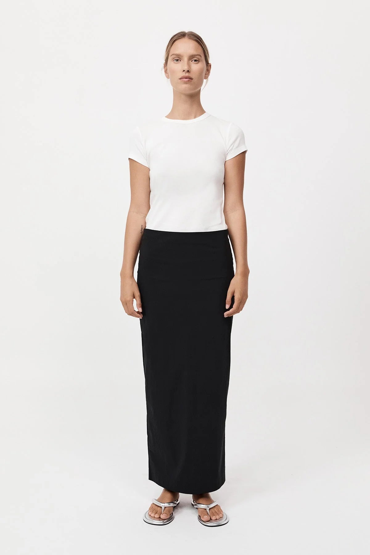 Minimal Column Skirt in Black