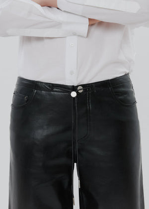 Model wearing the Cool Jean in Black Leather, highlighting its stylish and comfortable fit.