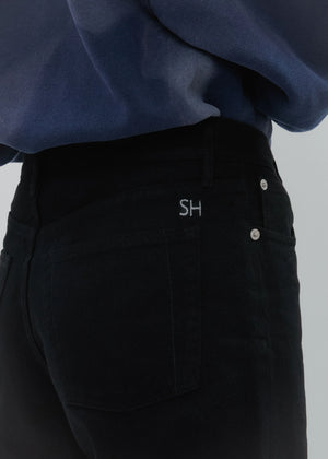 Flat lay of the Everyday Jean in Black, highlighting the 32" inseam and 100% cotton composition.