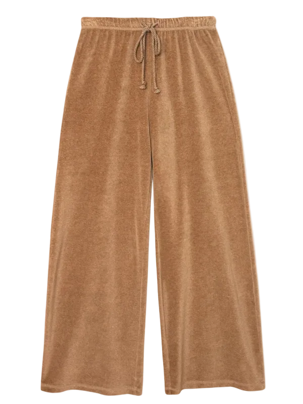Xirena Manon Pant in Heather Camel displayed on a mannequin showcasing the relaxed fit and wide leg design.