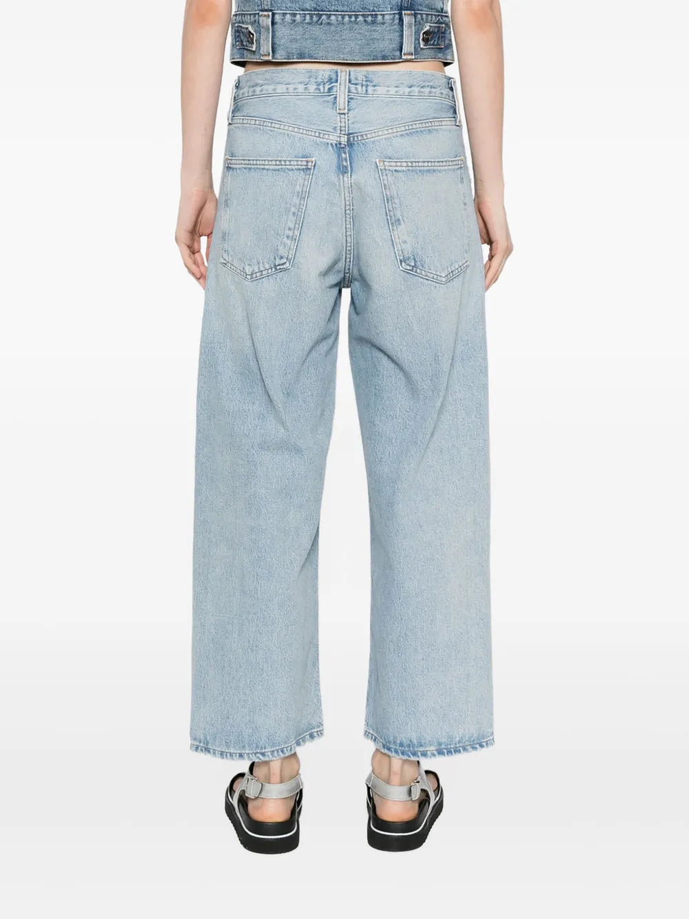 Close-up of the button fly closure on the Agolde Arc Jean in Orten, featuring a true-to-size fit and comfortable rise.