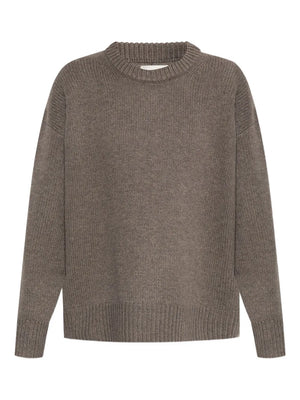 Renske Sweater in Truffle by Lisa Yang showcasing its rich, chunky cashmere texture and relaxed silhouette.