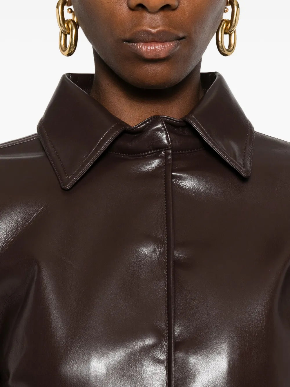 Stylish outfit featuring the Hildie Shirt in Coffee Ground, perfect for seasonal transitions.