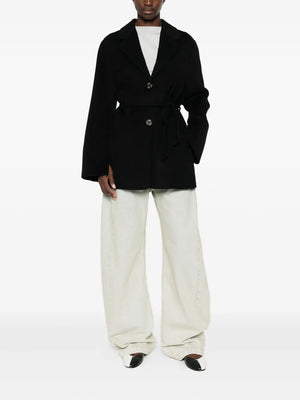 Stylish front view of the Hellen Blazer in Black, highlighting the notched lapels and button closure.