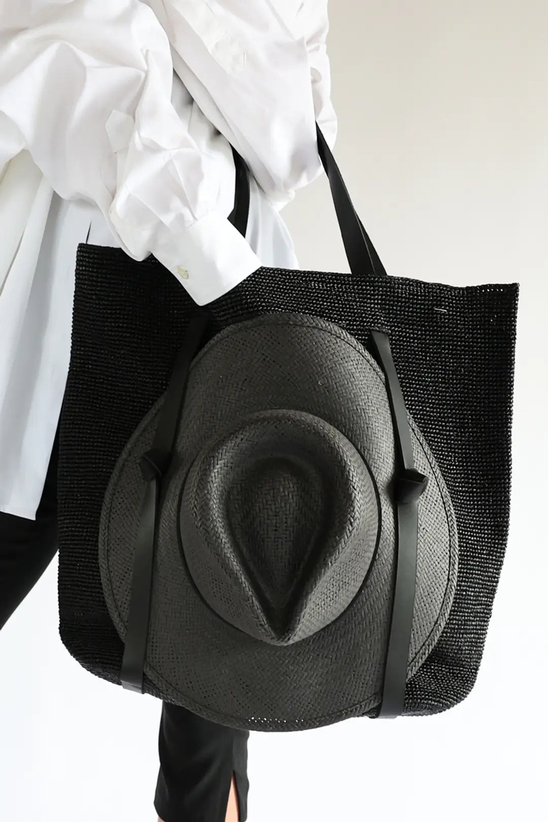 Tanner Hat Carrier Straw Bag in Black