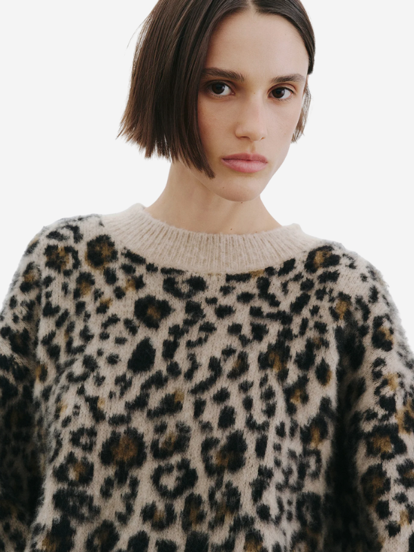 Nili Lotan Zamira Sweater in Jute Leopard with detail of hem cuff and neck trim in contrast rib, perfect for a fashionable winter.