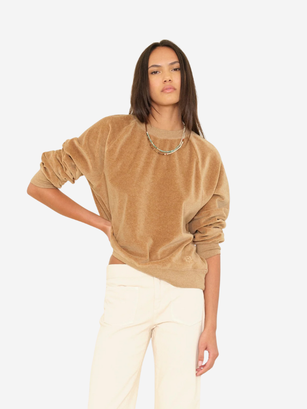 Comfortable Pierre Sweatshirt in Heather Camel paired with stylish Manon Pant for a chic casual look.