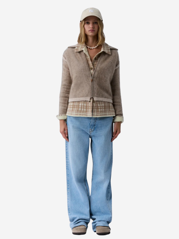 Stylish Grizzly Frankie Jacket in Taupe/Oatmeal, featuring front pockets and a relaxed fit, made from 100% cashmere.