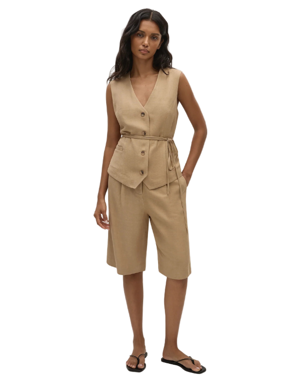Close-up view of Astrid Shorts in Sahara fabric, highlighting the 52% Rayon, 21.5% Viscose, and 26% European Linen composition.