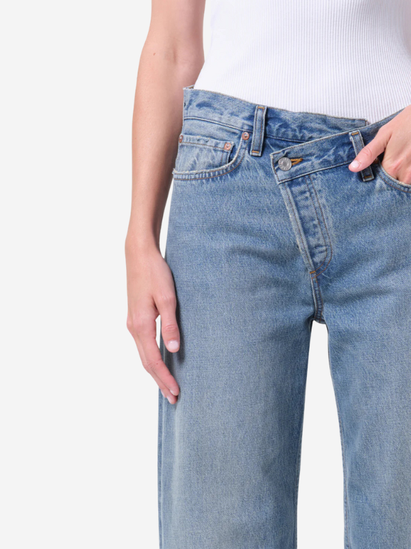 Lifestyle shot featuring the Agolde Arc Criss Cross Jean in Conclusion perfectly paired with a casual top.