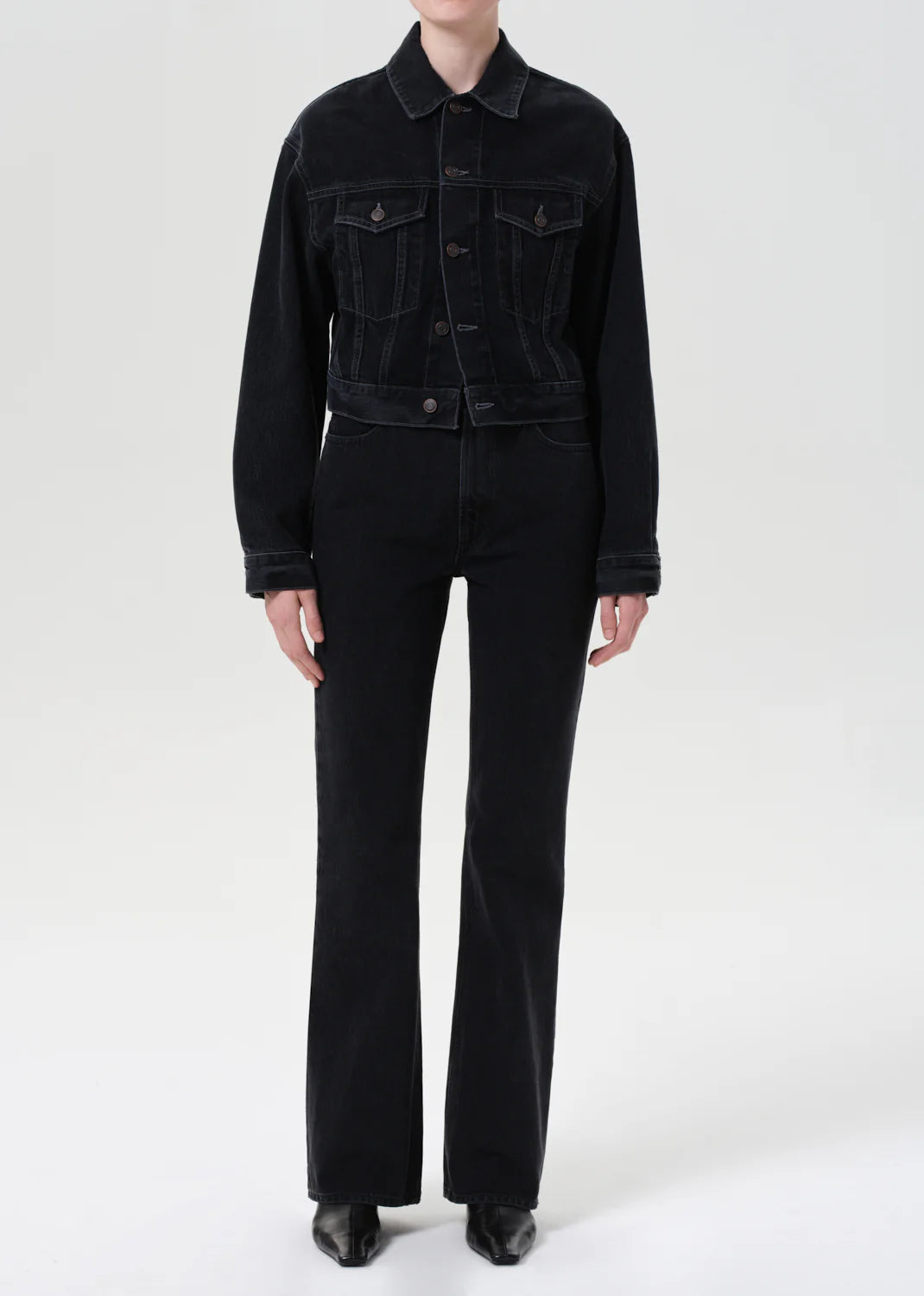 Side view of Agolde's Leena Jean in Forecast, highlighting the elongated leg and subtle fading effects.