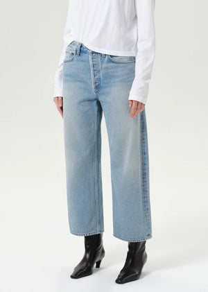 Agolde Arc Jean in Orten paired with boots, perfect for elevated layering.