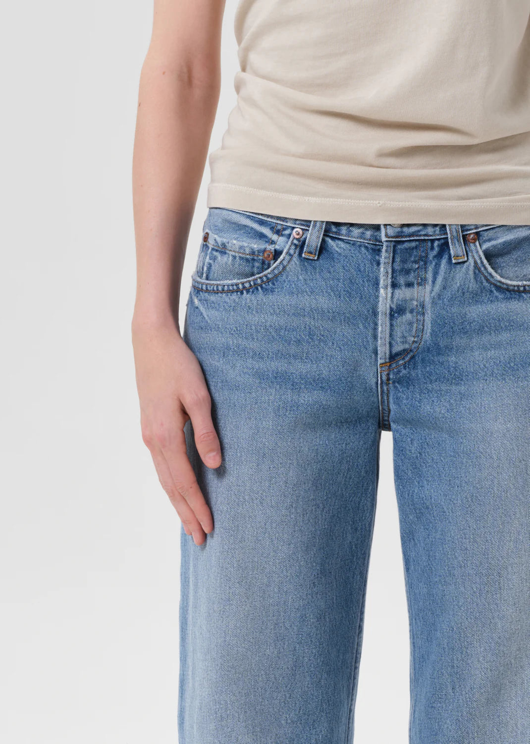 Model wearing Agolde Low Rise Loose Jeans in Vault, styled for a casual everyday outfit.