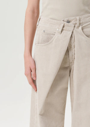 Side view of the Agolde Vana Fold Corduroy in Rice Grass showcasing its oversized silhouette.