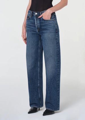 Side view of Agolde Arc Jean 32" in Shortwave, featuring the 19 1/2" leg opening.