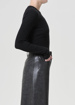 Delphi Slim Tee in Katniss worn casually, highlighting its sleek fit and contemporary style from Agolde.