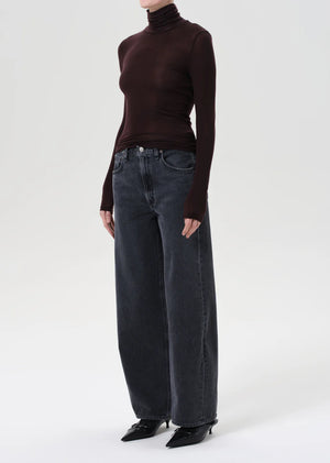 Stylish Pascale Turtleneck in Root, a close-fitting essential from Agolde, paired with denim.