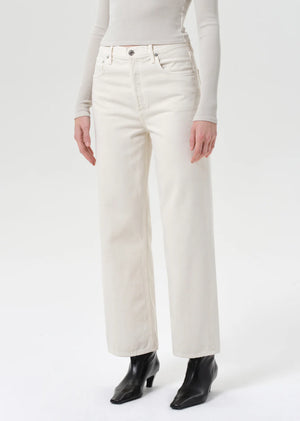 Agolde Ren Jean in Brown Rice worn with a fitted tee, illustrating its casual yet polished look ideal for everyday wear.