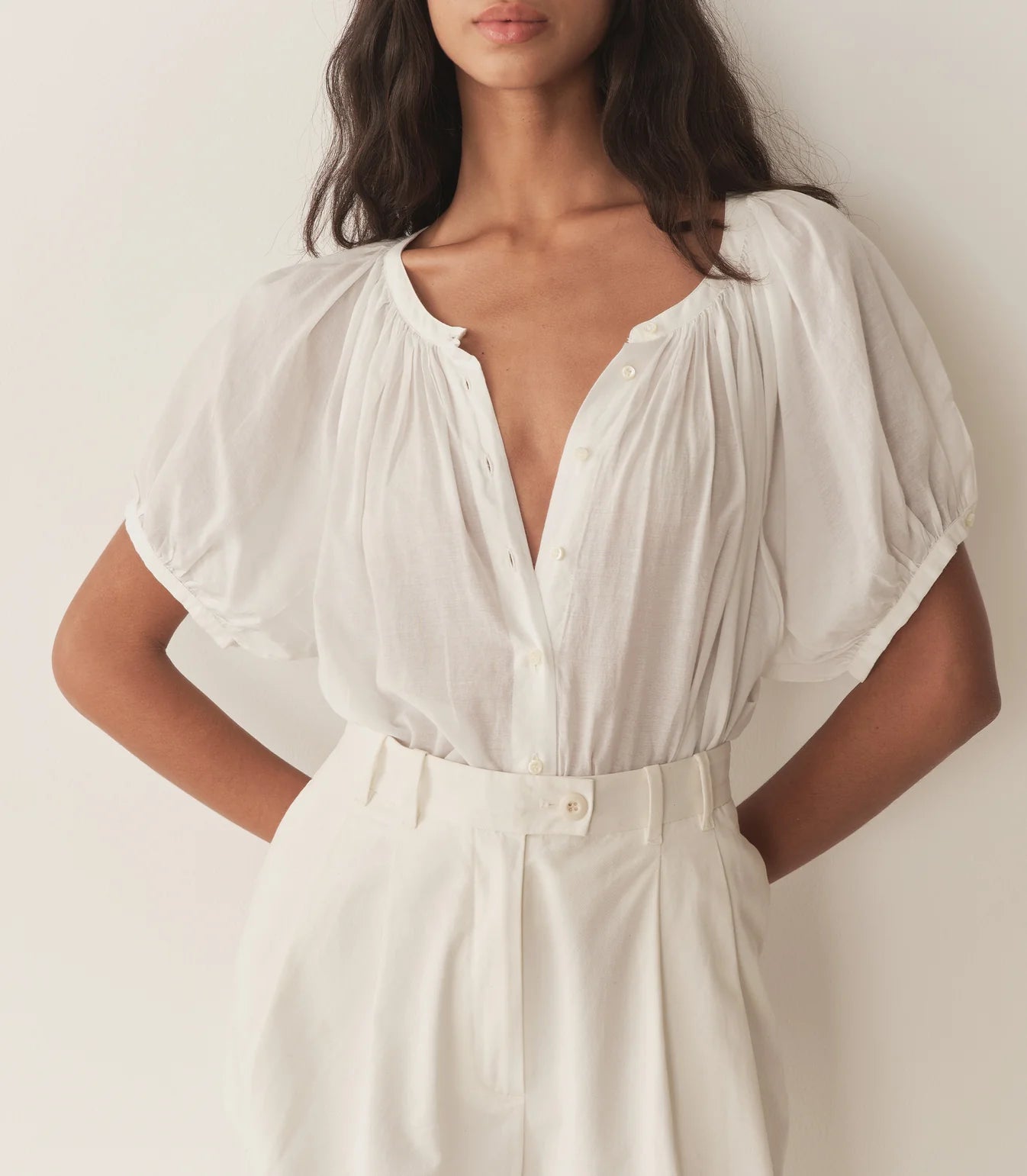 The back view of the Dôen June Top in Salt, emphasizing the full raglan sleeves and flowy design.