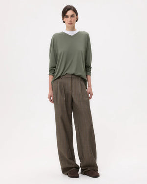 Close-up of Sulli Pant in Medium Heather Grey Multi showing the zip-fly, belt loops and hook-and-eye closure features.