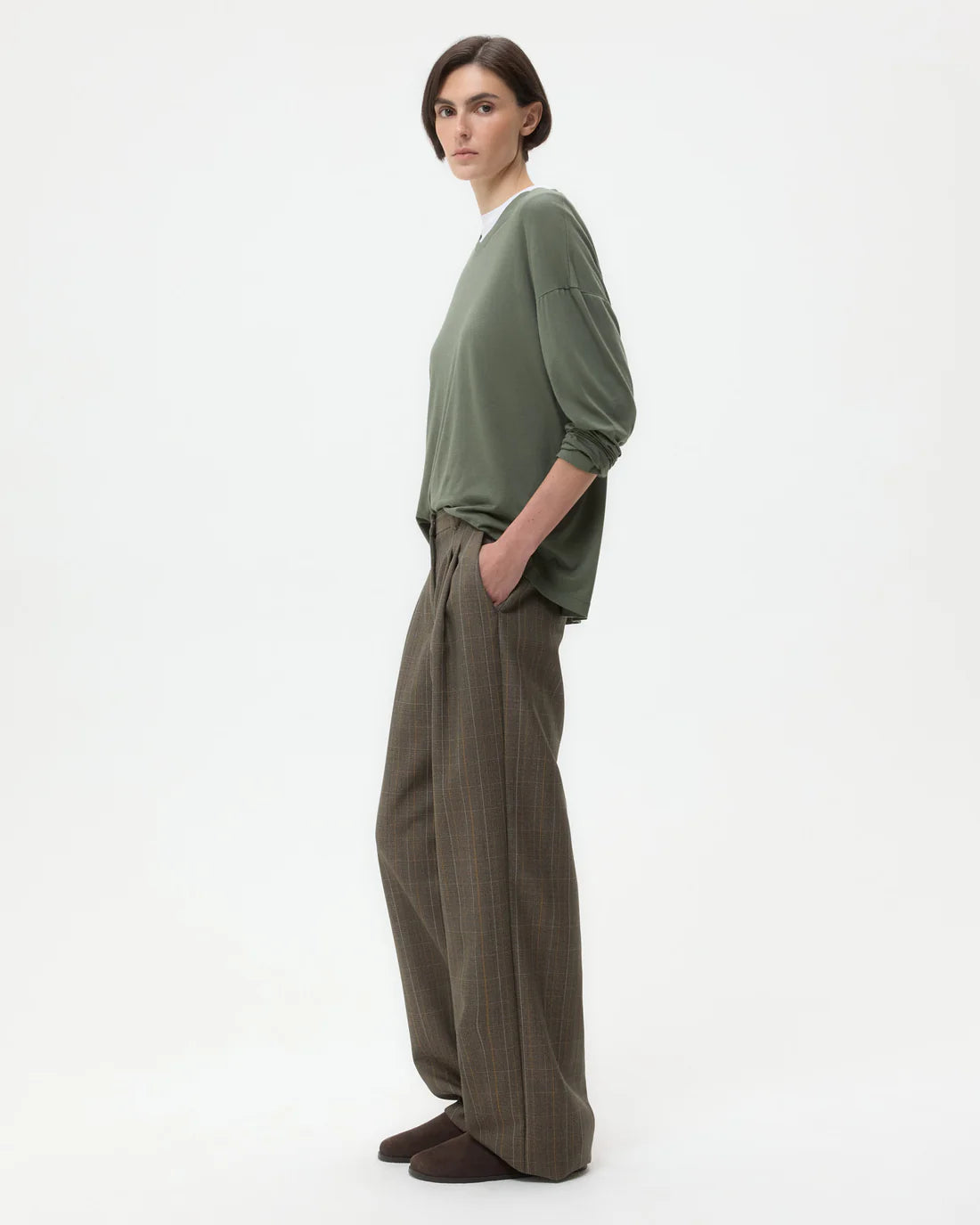 Side view of Sulli Pant in Medium Heather Grey Multi, highlighting its straight leg design and relaxed fit.