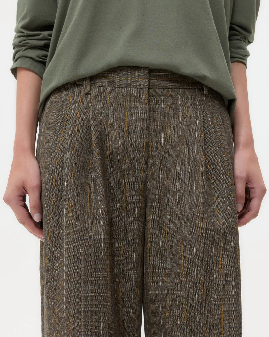 Back view of Sulli Pant in Medium Heather Grey Multi, displaying the elegant fit and wool fabric.