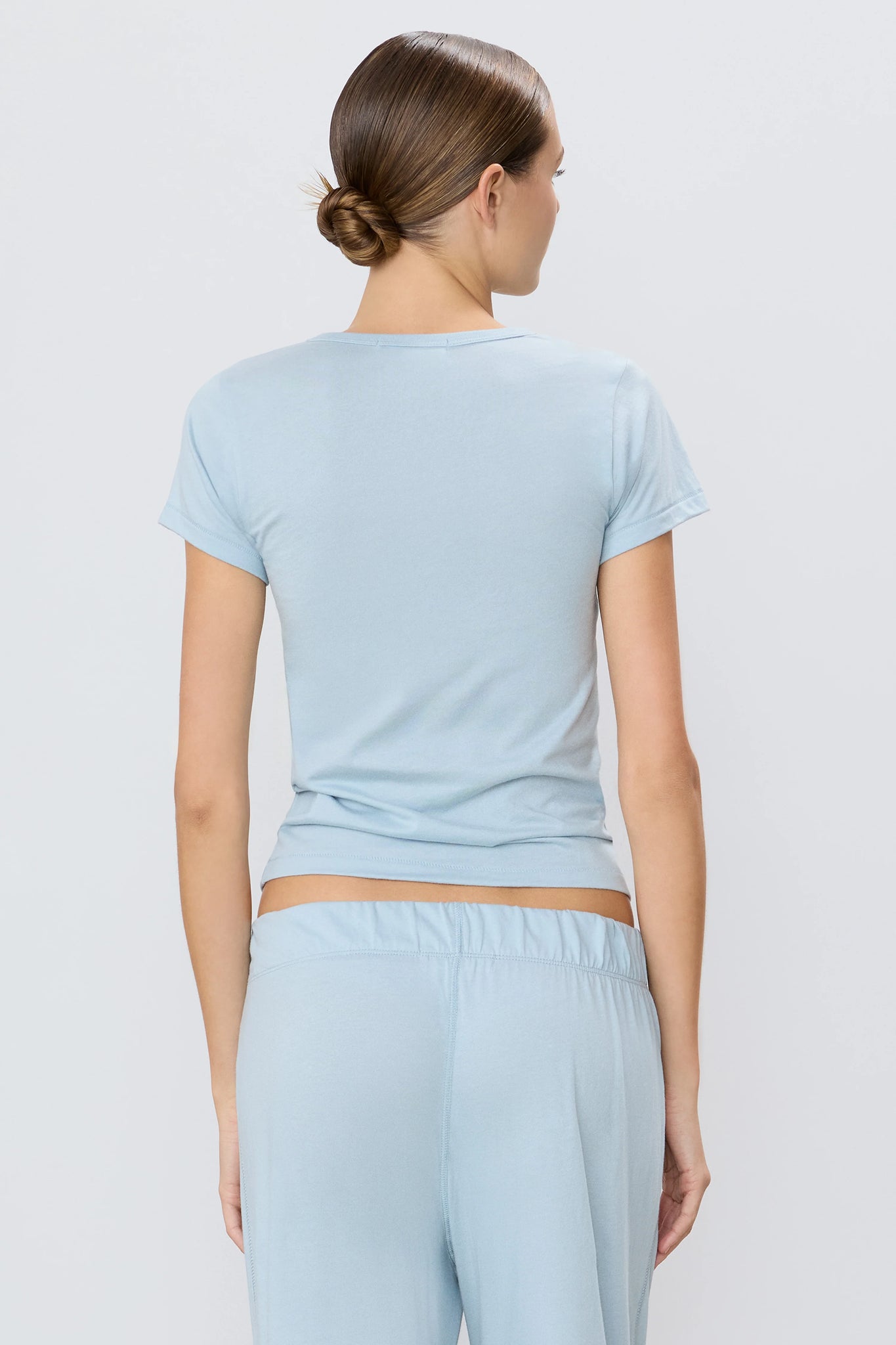 Fitted Crewneck Short Sleeve T-Shirt in Dusty Blue