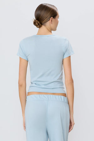 Fitted Crewneck Short Sleeve T-Shirt in Dusty Blue