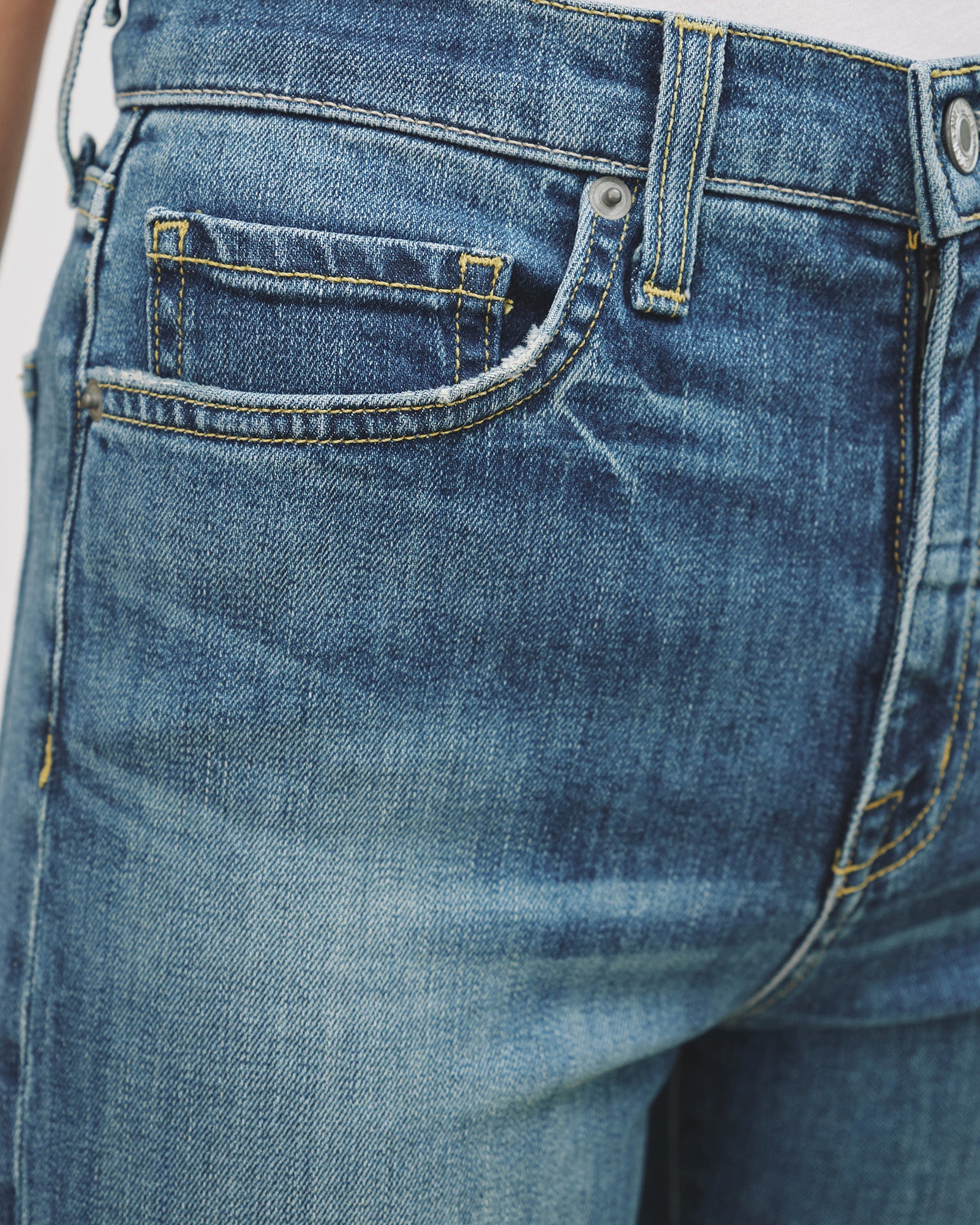 Boot Cut Jean in Classic Wash