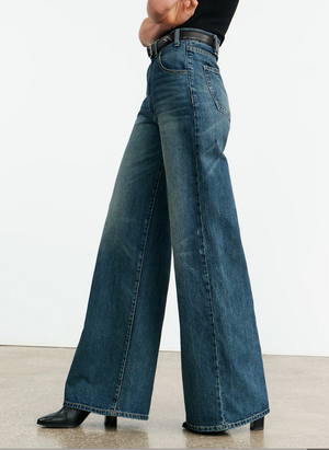Salome Jean in Simon Wash
