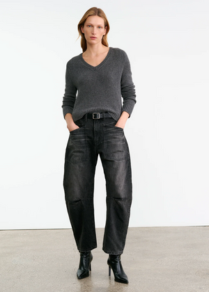 Detailed view of the seam and gusset at the inseam of Nili Lotan Shon Jean in Stone Black Wash.
