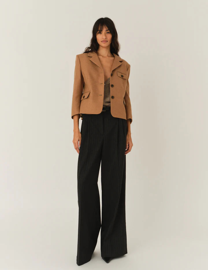 Classic button row of the Mitch Fitted Jacket in Camel by THE GARMENT.