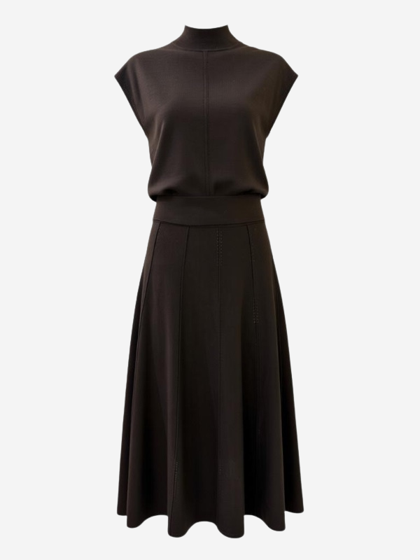 Stylish Willow Skirt in Delicioso showcasing its elegant design and high-quality merino wool.