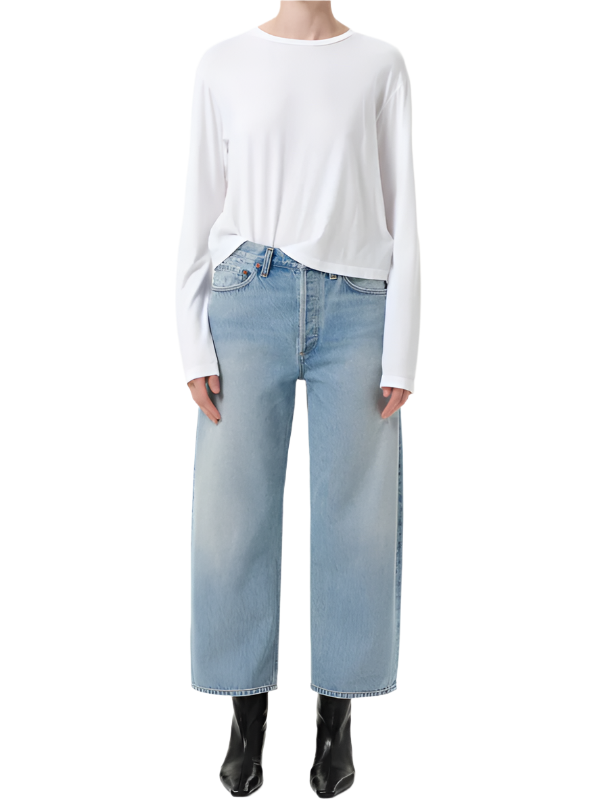 Agolde Arc Jean in Orten showcasing the relaxed bow-leg silhouette and medium worn-in indigo denim.