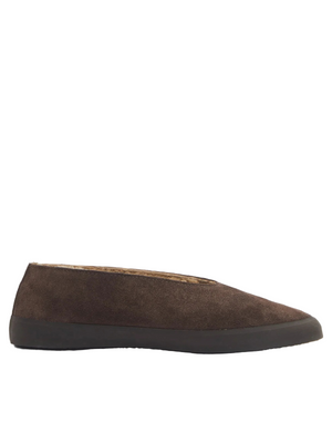 Apres Ski in Brown Shearling by Le Monde Béryl, showcasing the cushioned insole and plush shearling lining.