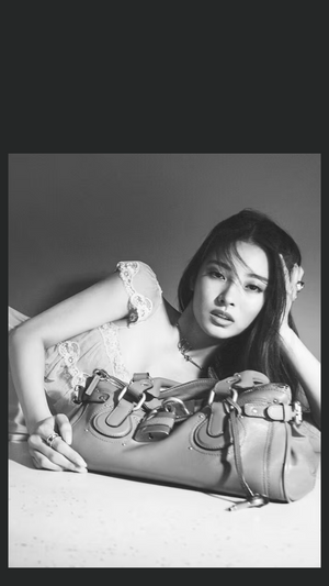 model with chloe paddington on the floor