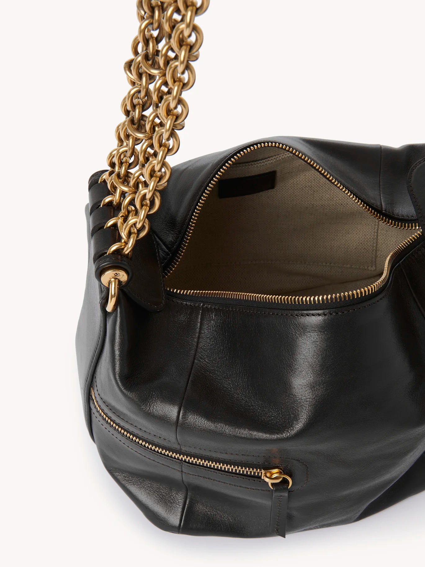 Camera Chain Shoulder Bag in Black